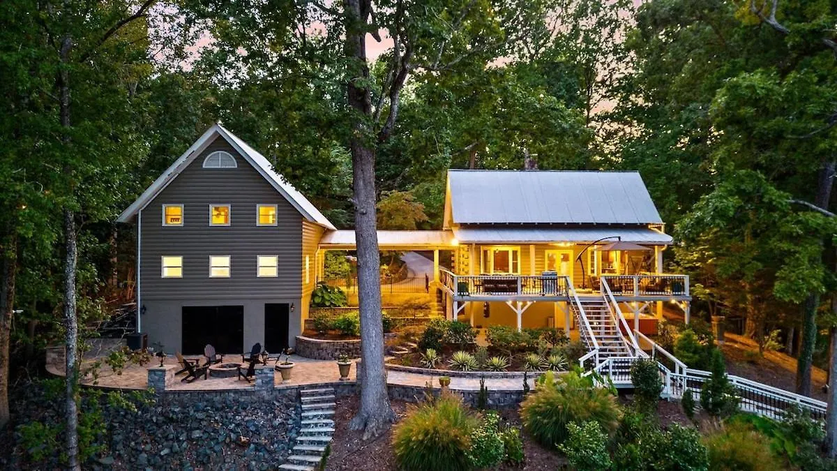 Holiday home Lake Wylie Home With Dock, Beach, And Hot Tub Charlotte