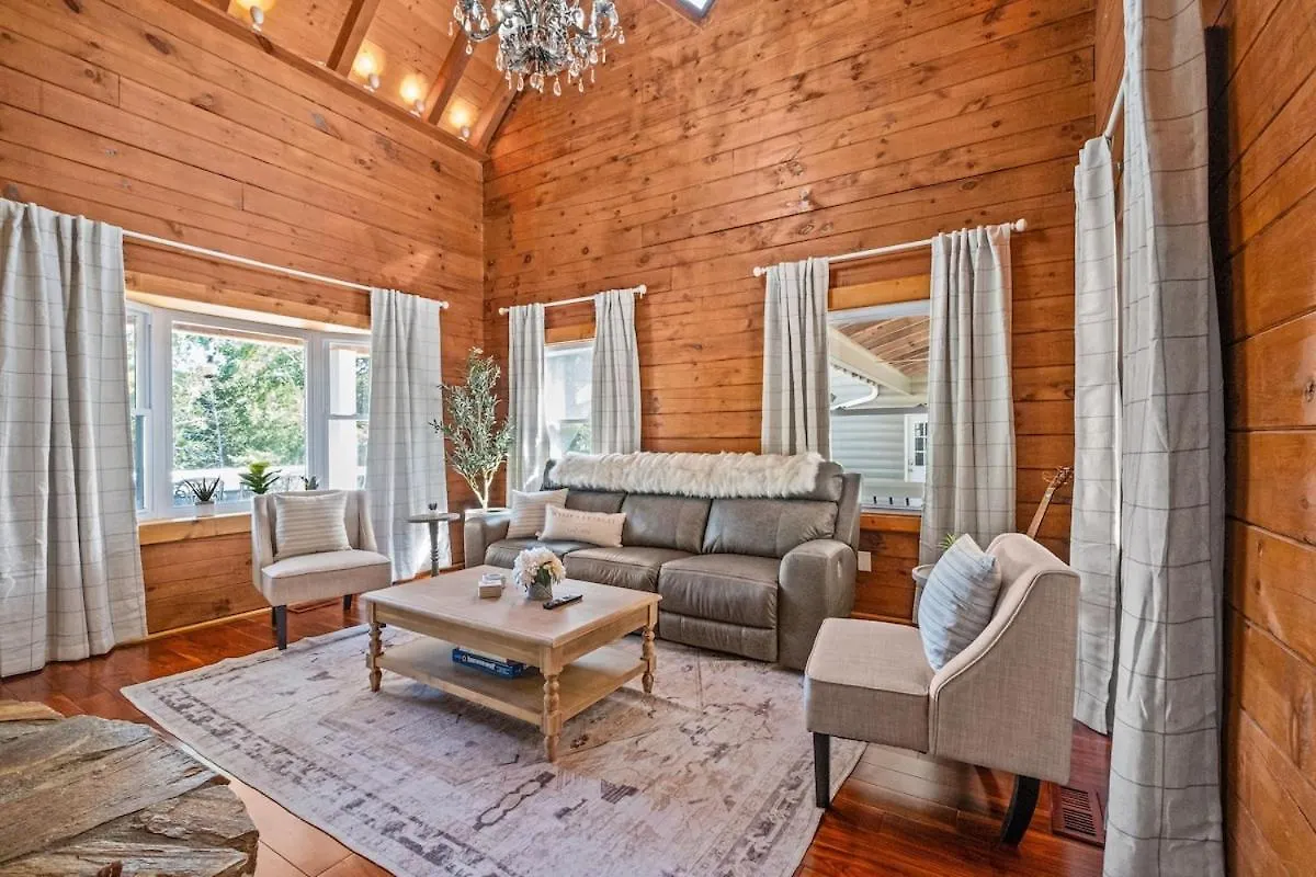 Prázdninový dům Lake Wylie Home With Dock, Beach, And Hot Tub Charlotte USA